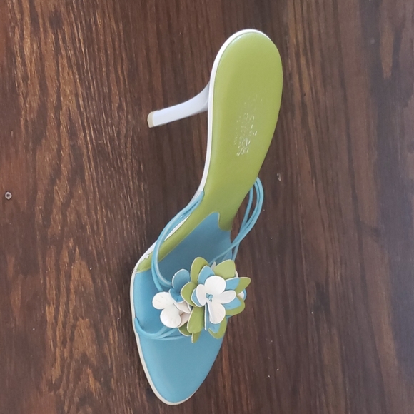 Shoes - Picture 2 of 4